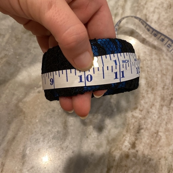 Blue cuff bracelet with black lace overlay - Picture 4 of 6